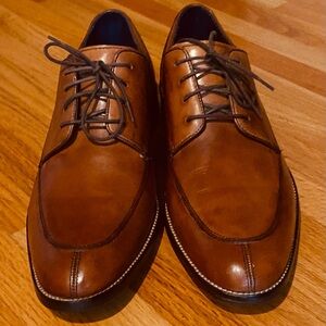 Cole Haan Mens Lenox Hill Split Toe Oxford Sz. 10.5M
Tan Leather Tonal Stitching